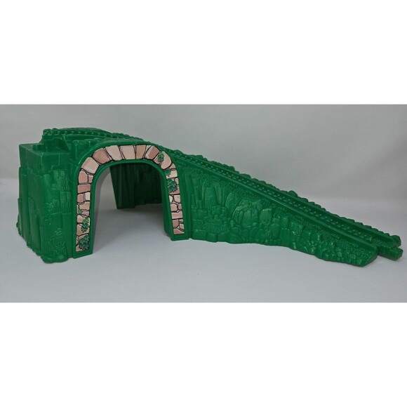 Fisher-Price GeoTrax Rail & Road Tracktown Railway 5 Track Pieces 1 Building - Picture 7 of 11